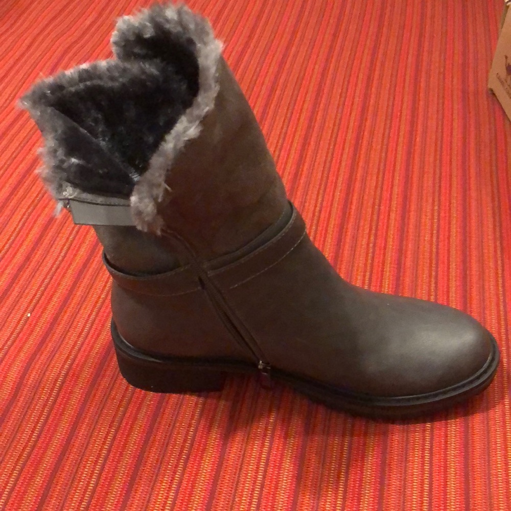Boots - Picture 4 of 6